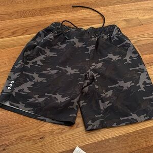 LEGENDS Army shorts size small
